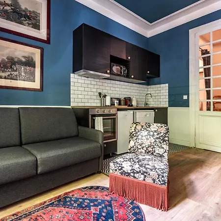 Mumm Apartment *