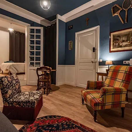 Mumm Apartment *