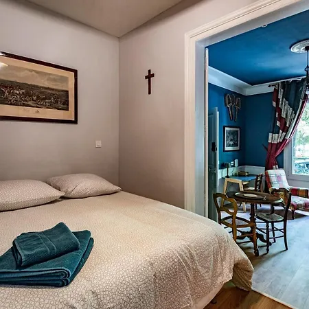 Mumm Apartment
